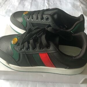 NEW Fabric lace up black snickers, size 8